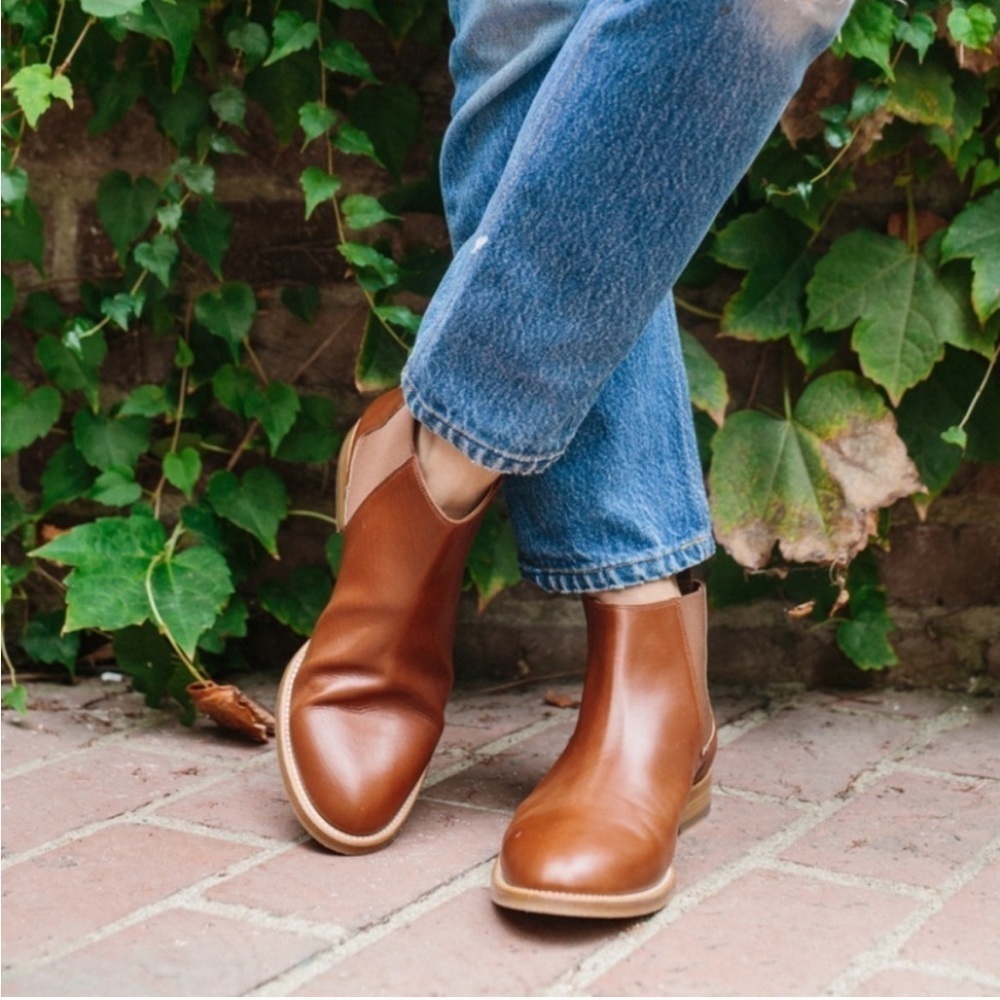 Jenni Kayne Saddle Leather Chelsea Boots Size 5.5